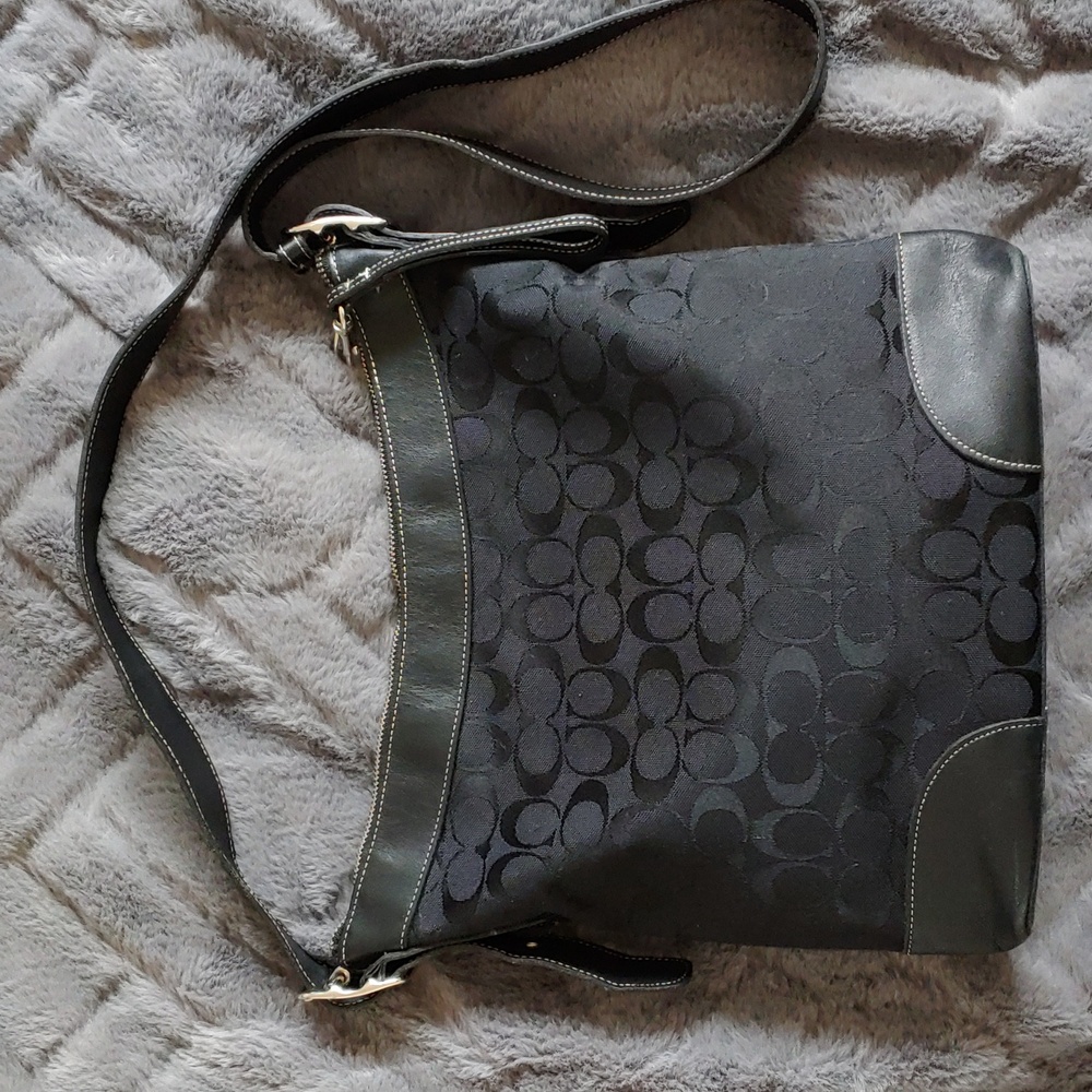 Coach signature crossbody black